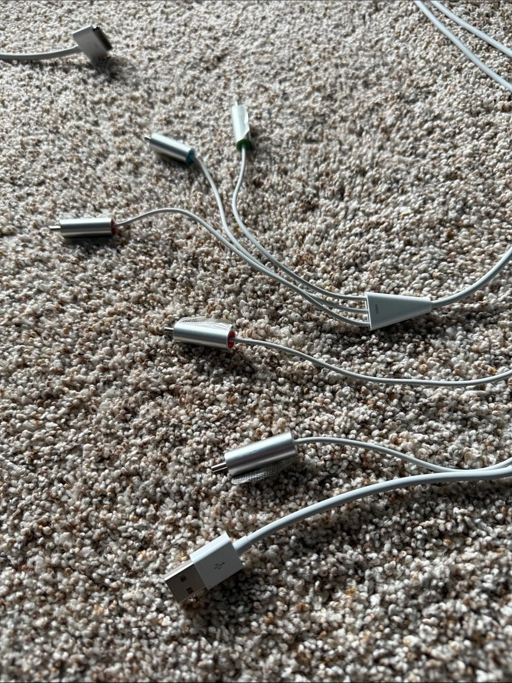 Apple Composite AV Cable with White Connector Cords for older iPods & iPhone